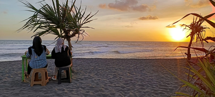 Rekomendasi Wisata Pantai dengan Pemandangan Indah untuk Melepas Penat